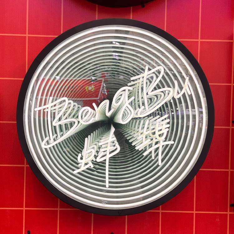 Espelho Mágico Infinito Person - Neon Sign Led Custom avaliação e preço